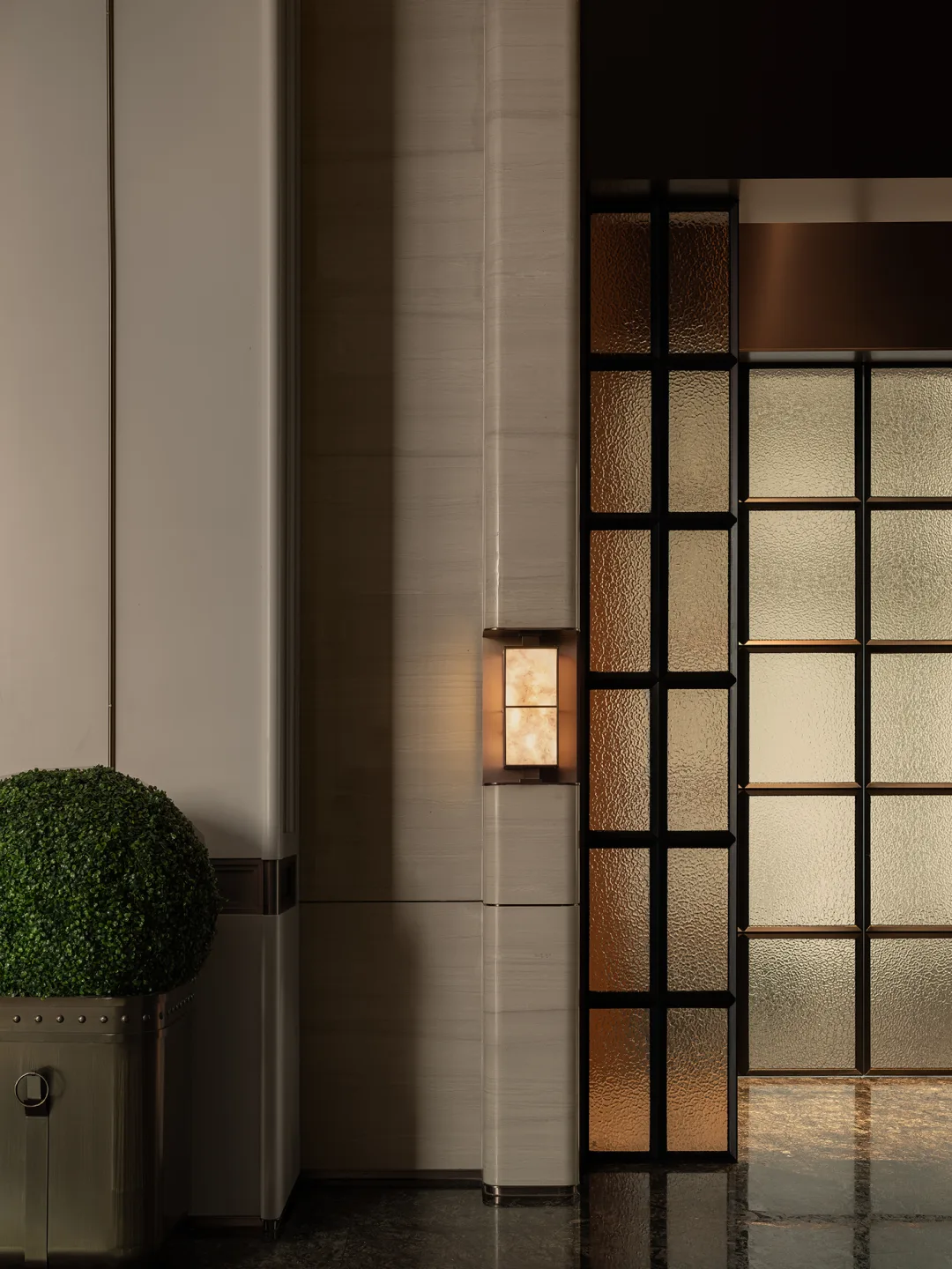 Qianshuiwan club sales center by Taihe South Design
