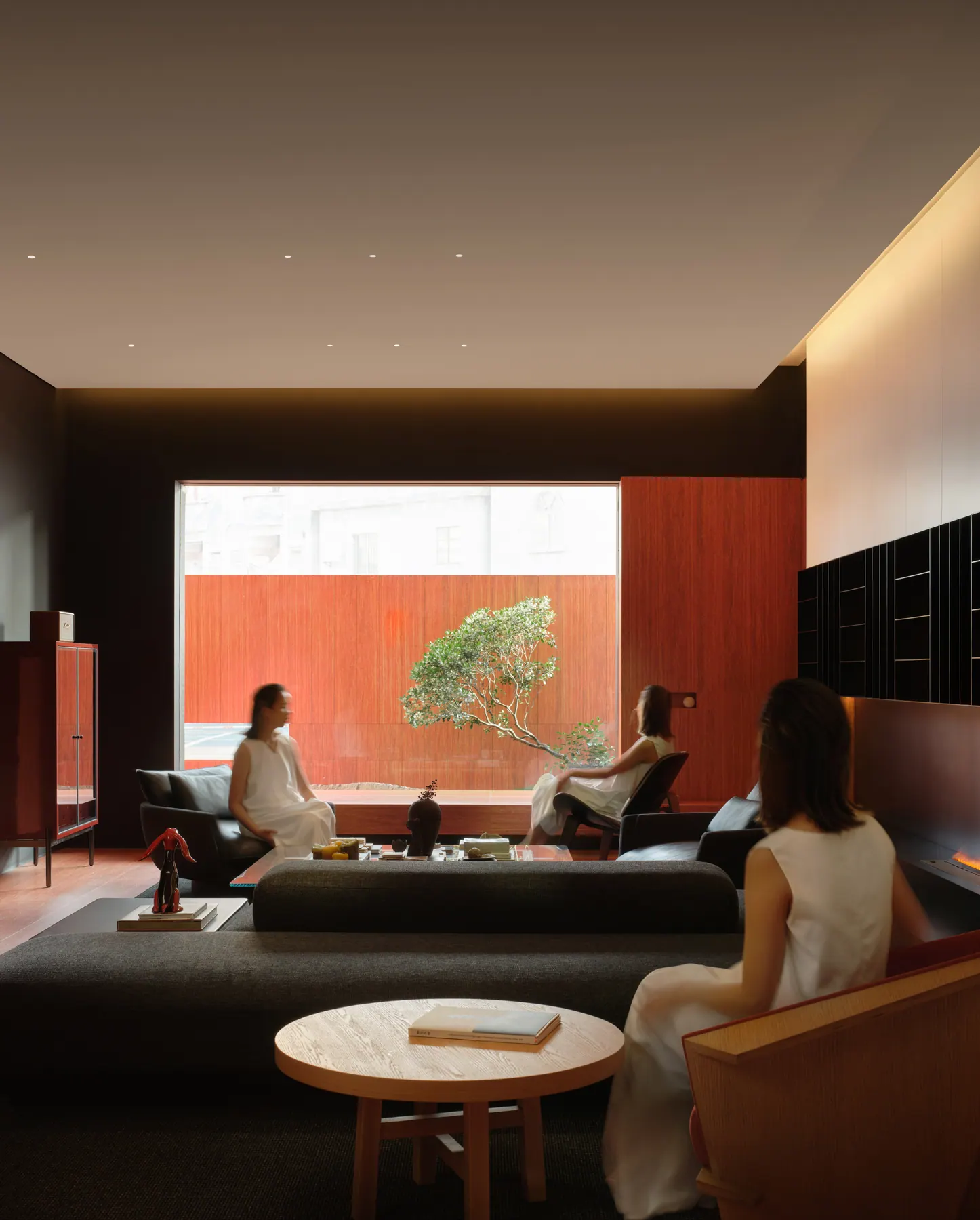 Immersive commercial interior by Yixi Design