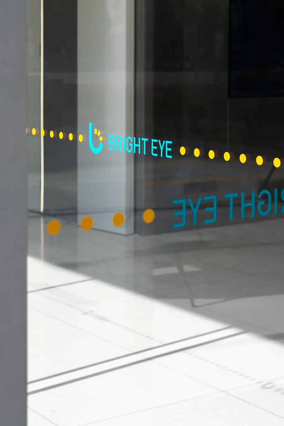 Specialist eye hospital reception by Dianyumian Creative