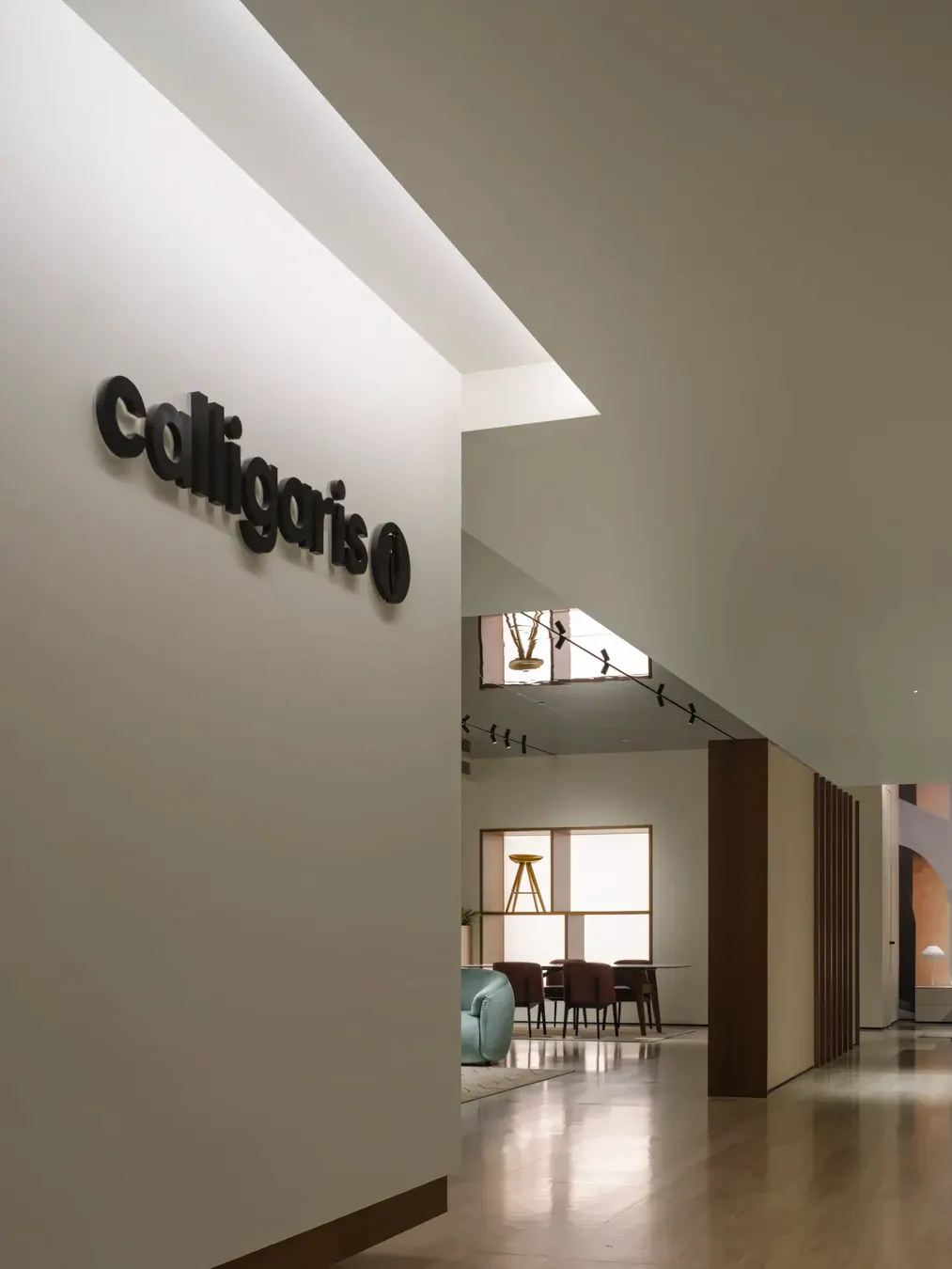 Calligaris flagship furniture store by JANMEI gallery image 9