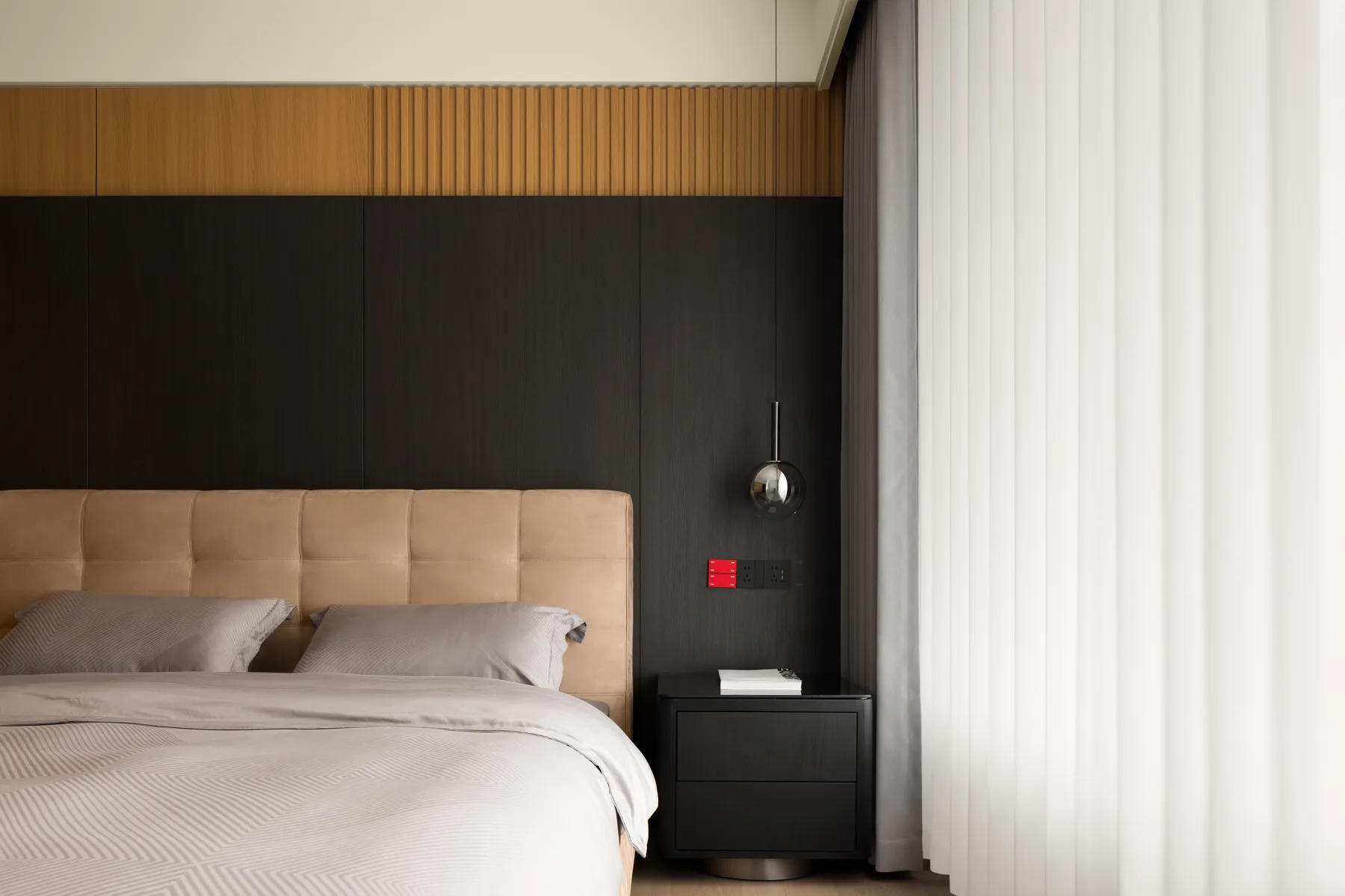 Warm minimal residence by JANMEI Design gallery image 3