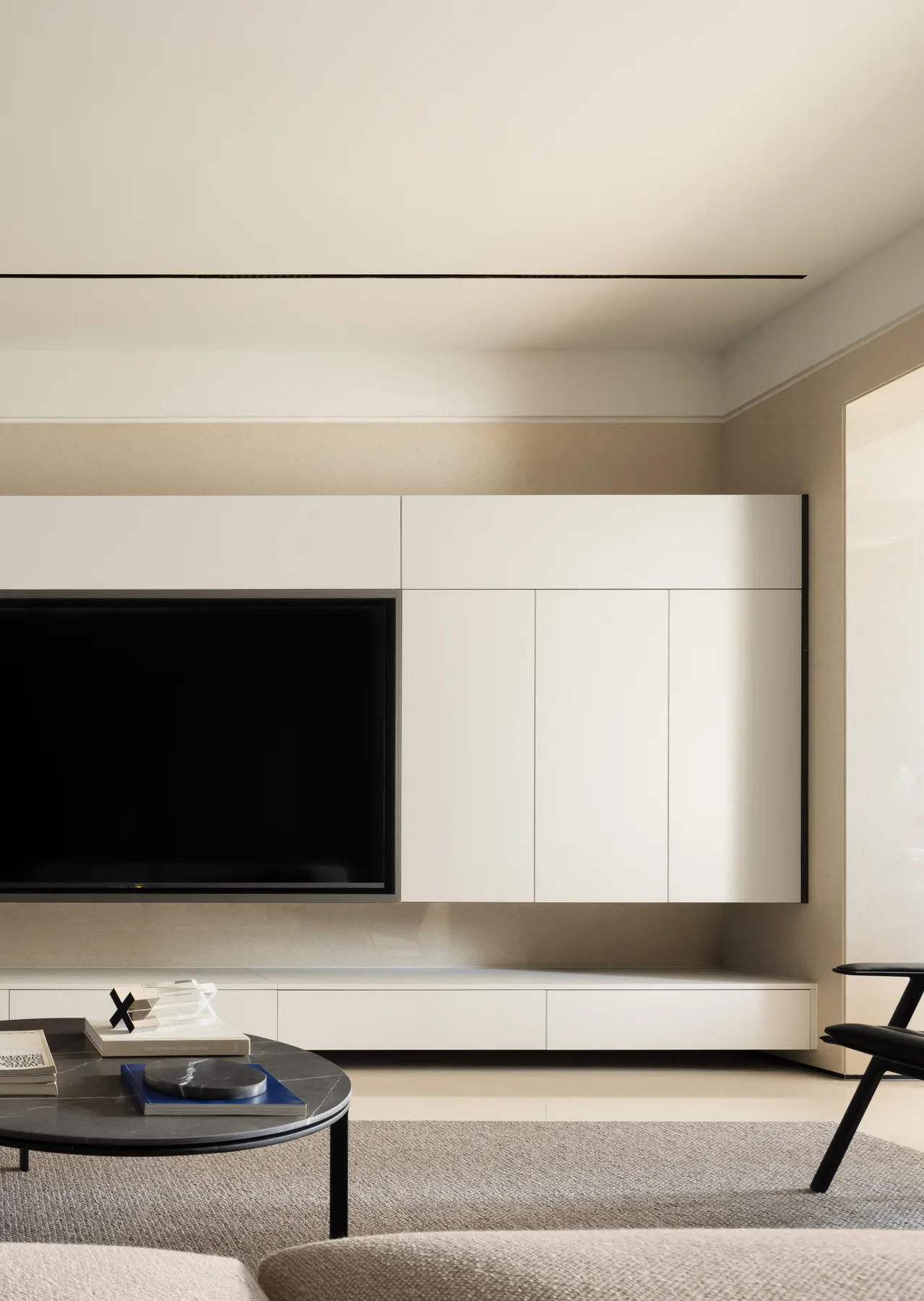 Warm minimal residence by JANMEI Design gallery image 9