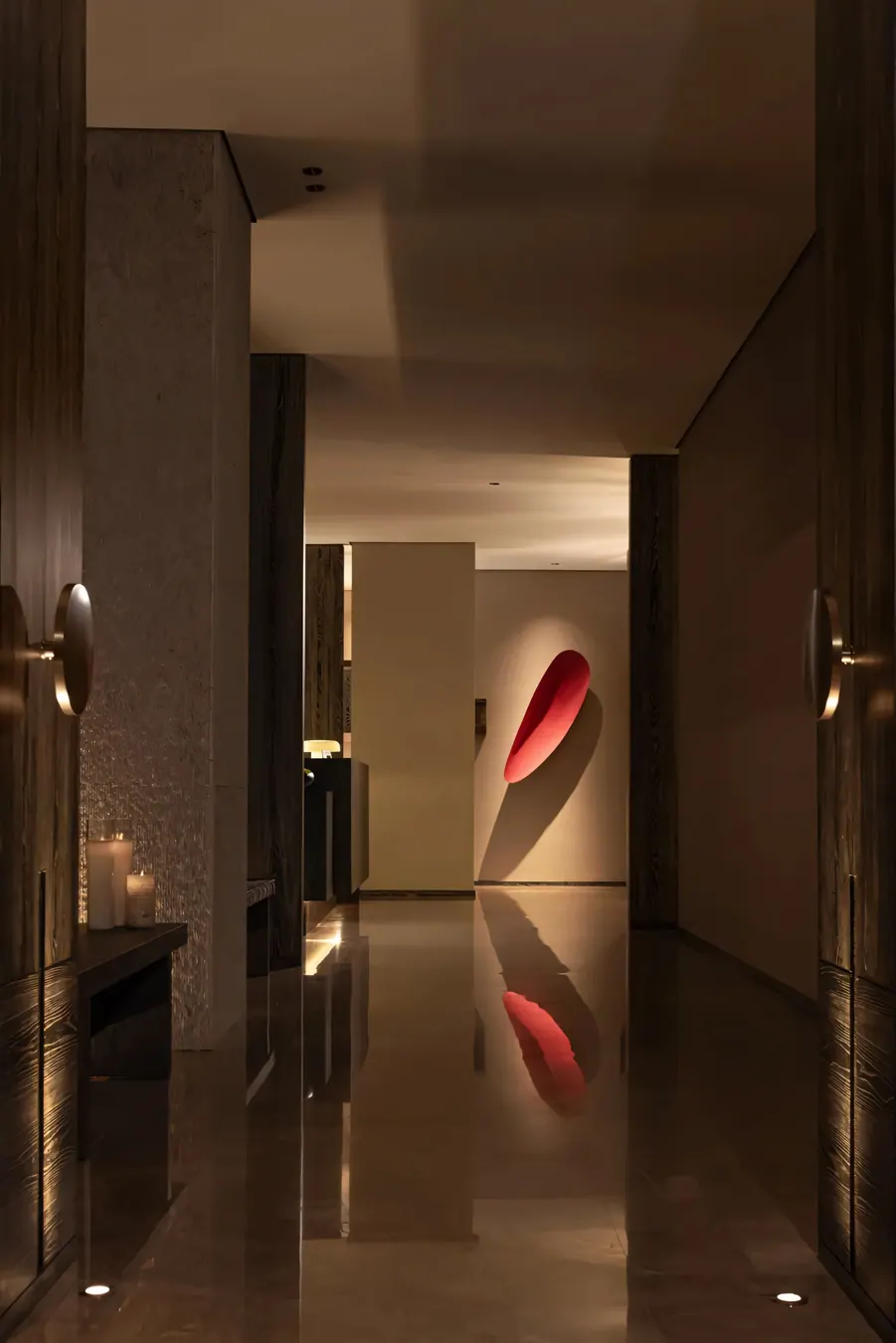 Moonlit interior scene in Liuli Huanggong beauty space