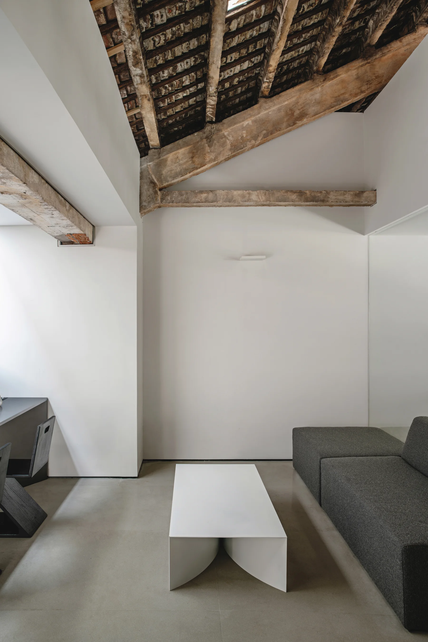 gabo showroom headquarters office: supplied source image in the detail position of the gallery sequence.