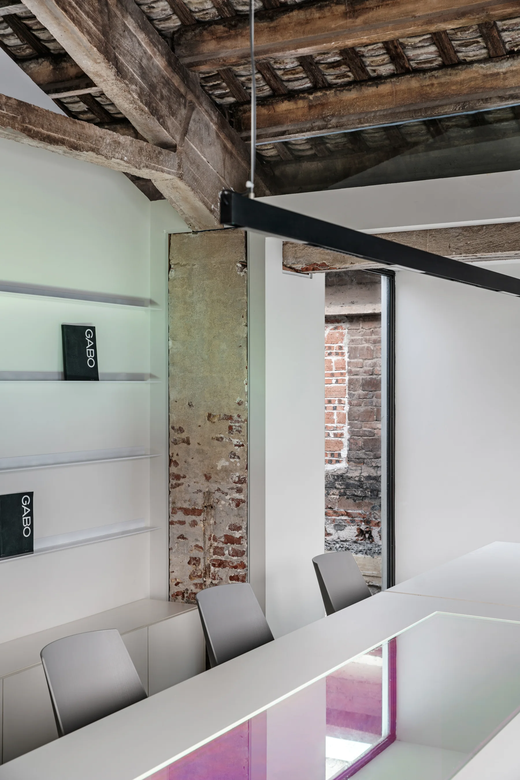 gabo showroom headquarters office: supplied source image in the transition position of the gallery sequence.