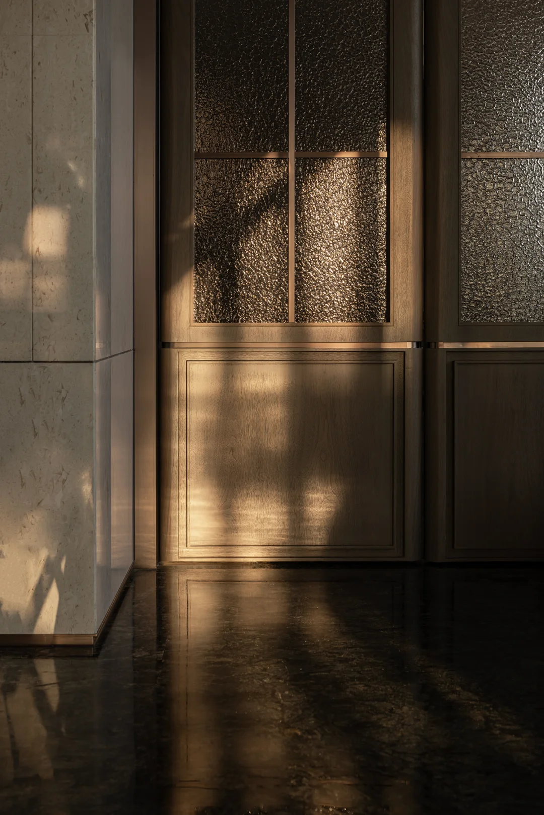 qianshuiwan club sales center 2300: supplied source image in the transition position of the gallery sequence.