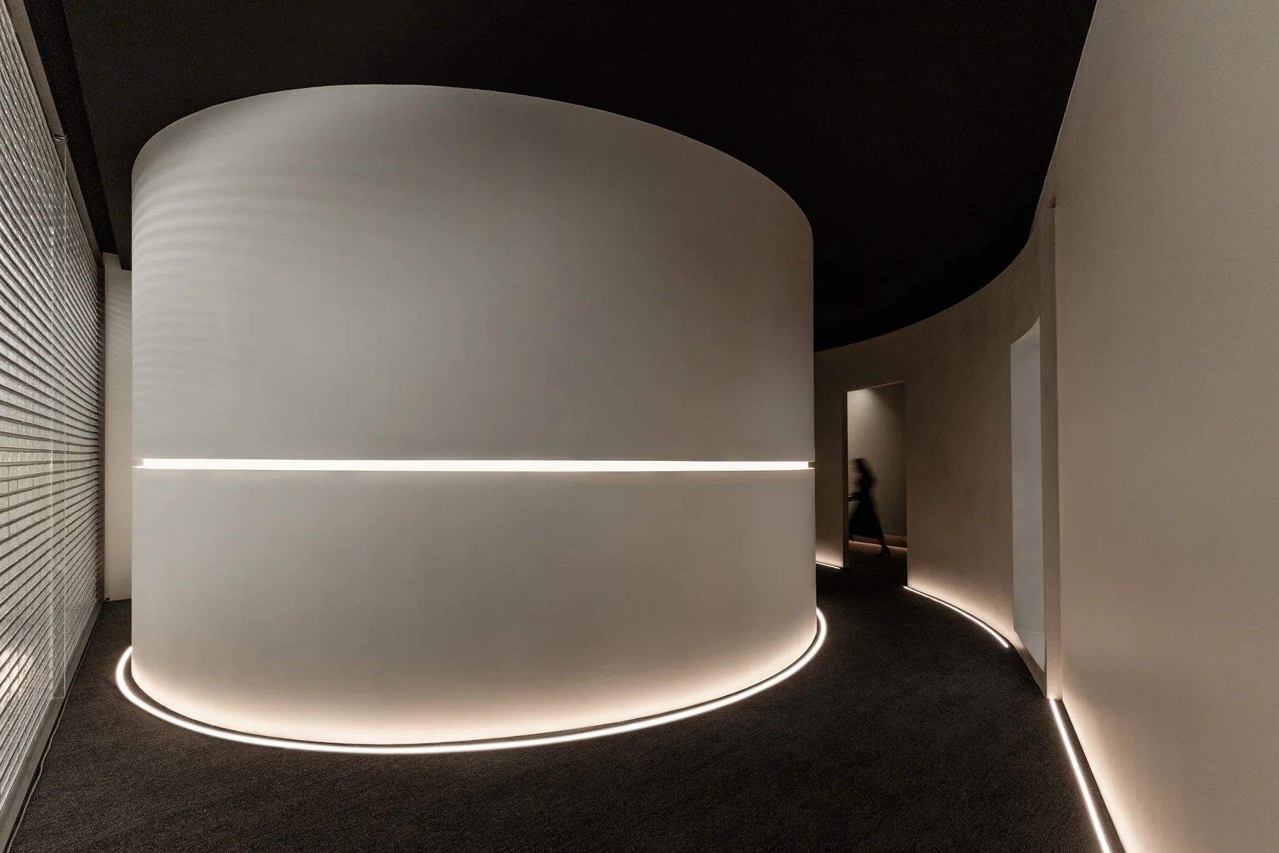 thinktank skylight lighting showroom: supplied source image in the transition position of the gallery sequence.