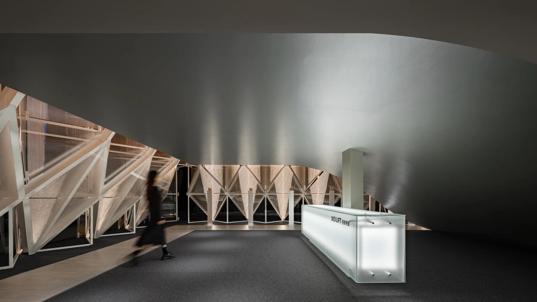 thinktank xiolift floating cube showroom: supplied source image in the program position of the gallery sequence.