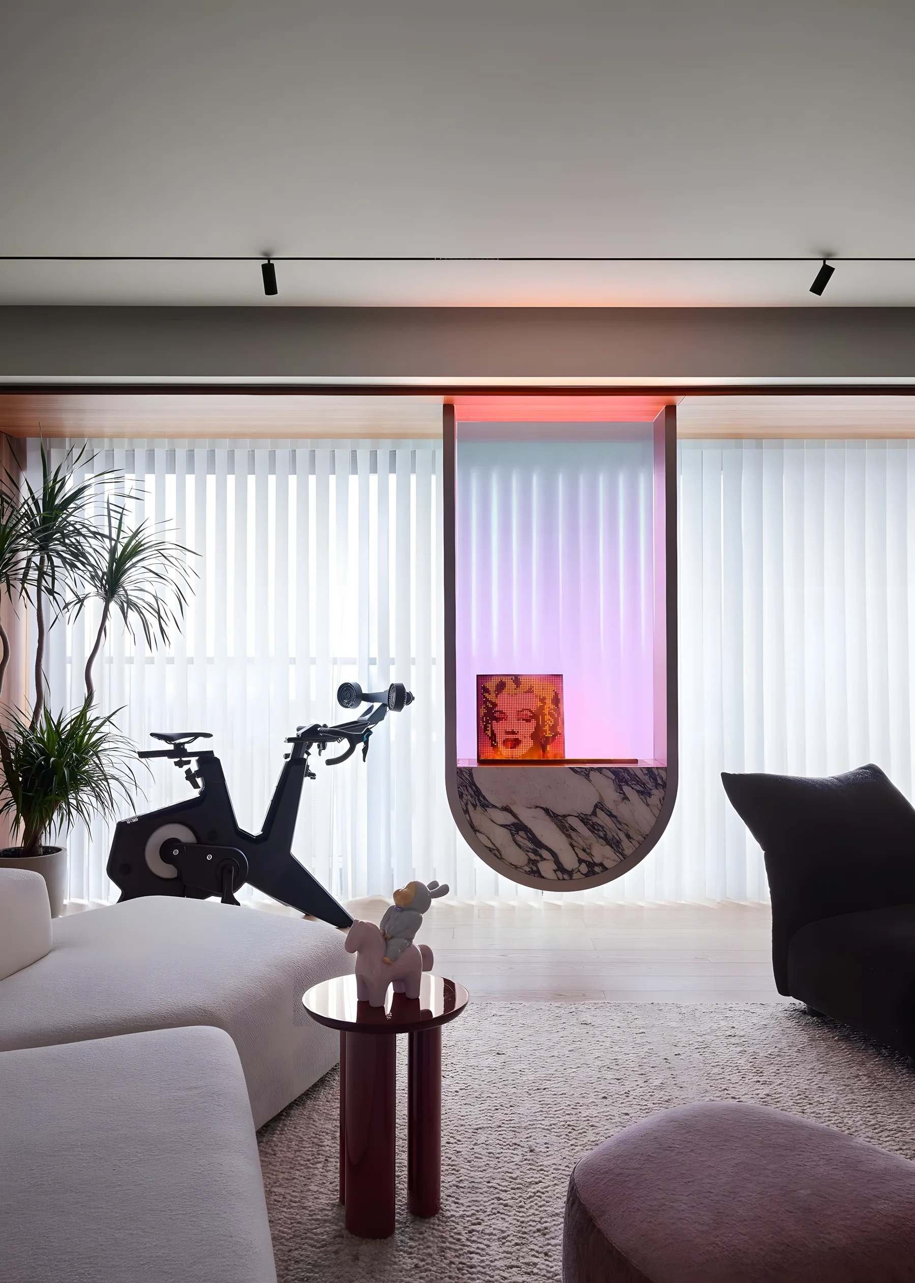 time modern art residence 270: supplied source image in the arrival position of the gallery sequence.