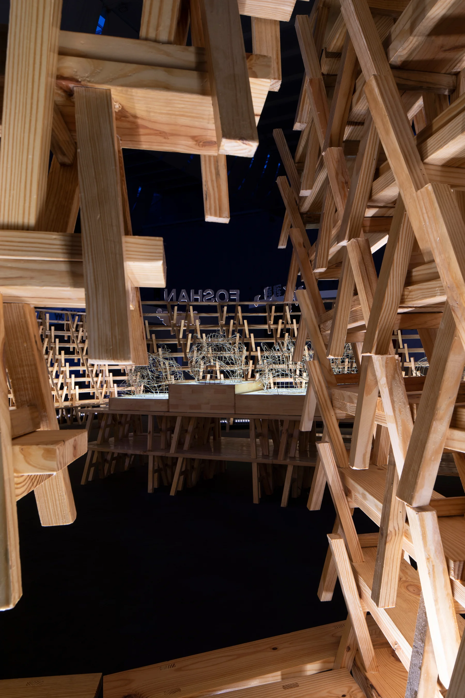 wing carrying stool installation: supplied source image in the arrival position of the gallery sequence.