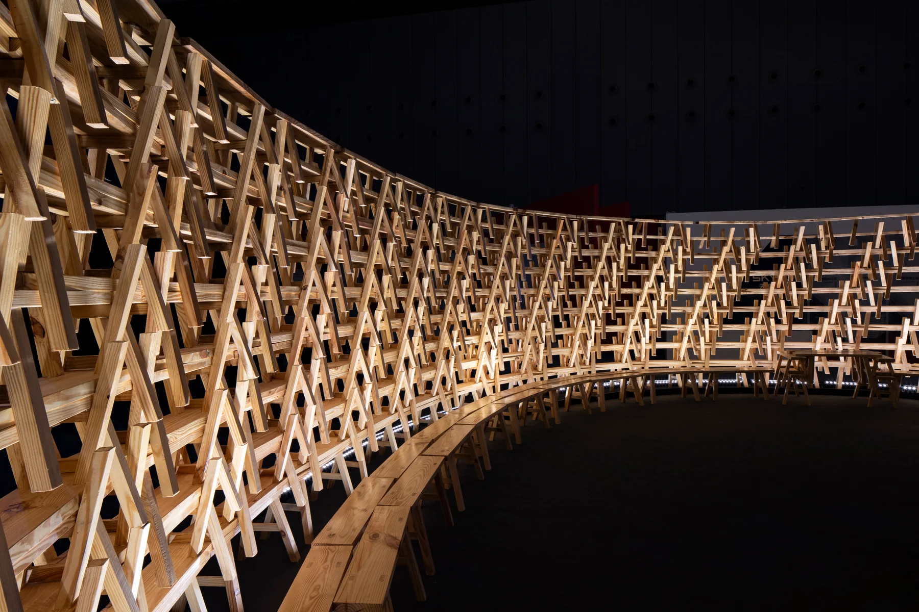 wing carrying stool installation: supplied source image in the closing position of the gallery sequence.